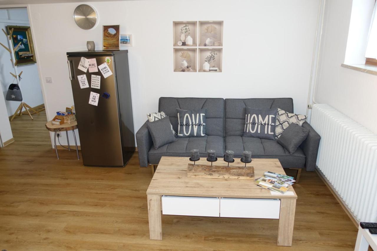 Ruhige, Modern Eingerichtete 2 Zimmer Wohnung Im Untergeschoss Eines Zweifamilienhauses Hildrizhausen Exteriör bild