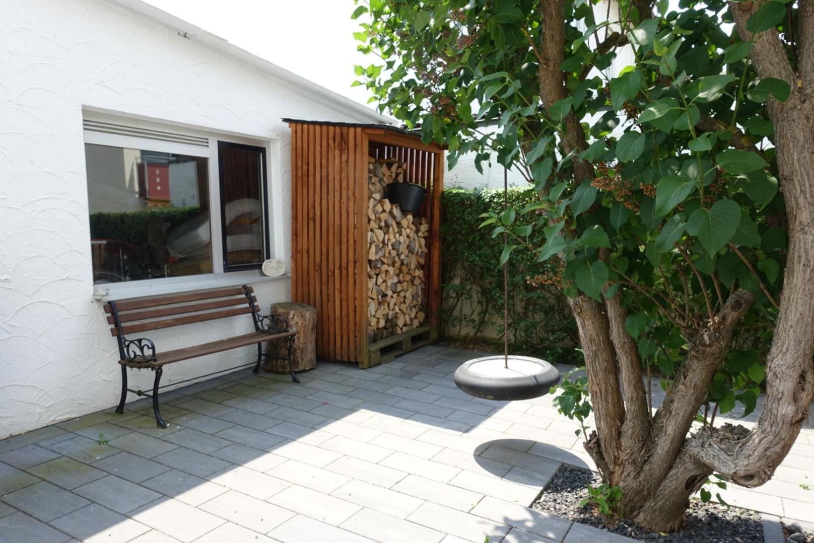 Ruhige, Modern Eingerichtete 2 Zimmer Wohnung Im Untergeschoss Eines Zweifamilienhauses Hildrizhausen Exteriör bild